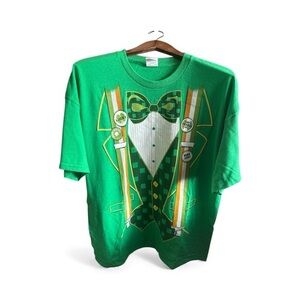 St. Patrick’s Day Men’s Size XL Green Graphic T-Shirt with Bow Tie Design Lucky